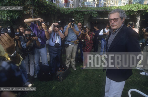 Venice Lido, Venice Film Festival 1993. Italian actor Marcello Mastroianni winner of the Coppa Volpi Award for Best Actor in a Supporting Role for his performance in Un, deux, trois, soleil! directed by Bertrand Blier / Lido di Venezia, Mostra del CInema di Venezia 1993. Lattore Marcello Mastroianni vincitore della Coppa Volpi per il miglior attore non protagonista, ricevuta per la sua interpretazione in Un, due, tre, stella! di Bertrand Blier - ©Marcello Mencarini/Rosebud2