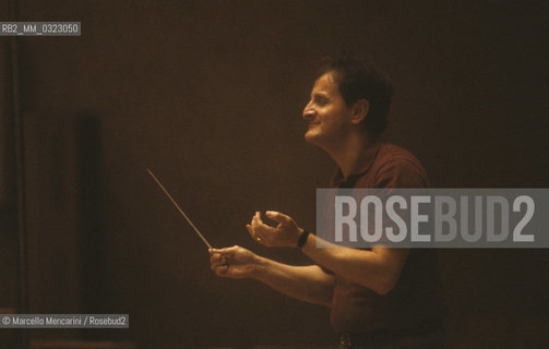 Rome, about 1985. Mexican conductor and composer Eduardo Mata during a rehearsal / Roma, 1985 circa. Eduardo Mata, direttore dorchestra e compositore durante una prova - ©Marcello Mencarini/Rosebud2