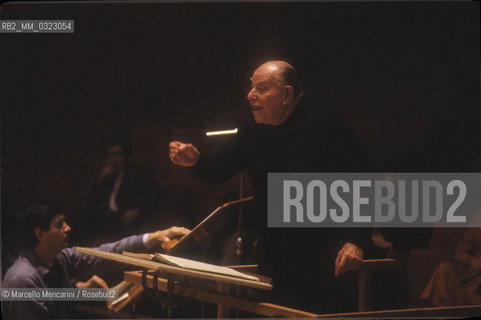 Rome, about 1985. Croatian conductor and composer Lovro von Matacic performing a rehearsal / Roma, 1985 circa. Il direttore dorchestra e compositore Lovro von Matacic mentre dirige una prova - ©Marcello Mencarini/Rosebud2