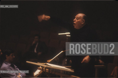 Rome, about 1985. Croatian conductor and composer Lovro von Matacic performing a rehearsal / Roma, 1985 circa. Il direttore dorchestra e compositore Lovro von Matacic mentre dirige una prova - ©Marcello Mencarini/Rosebud2