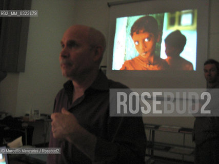 Milan, May 2008. American photojournalist Steve McCurry during a workshop at Micamera Gallery / Milano, maggio 2008. Il fotografo Steve McCurry durante un workshop alla Galleria Micamera - ©Marcello Mencarini/Rosebud2