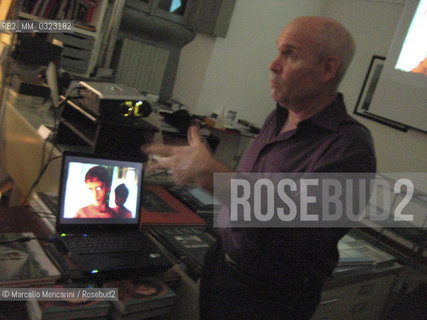 Milan, May 2008. American photojournalist Steve McCurry during a workshop at Micamera Gallery / Milano, maggio 2008. Il fotografo Steve McCurry durante un workshop alla Galleria Micamera - ©Marcello Mencarini/Rosebud2