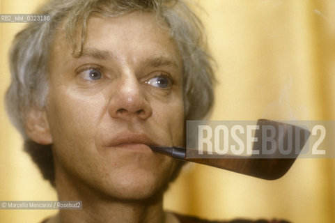 Venice Film festival 1982. British actor Malcolm McDowell smoking a pipe / Mostra del Cinema di Venezia 1982. Lattore Malcolm McDowell mentre fuma la pipa - ©Marcello Mencarini/Rosebud2