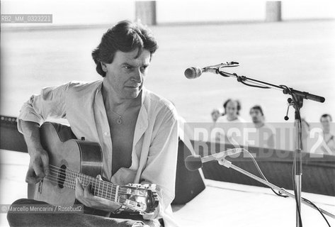 Rome, about 1985. British jazz-fusion guitarist John McLaughlin during a rehearsal / Roma, 1985 circa. Il chitarrista John McLaughlin durante una prova - ©Marcello Mencarini/Rosebud2