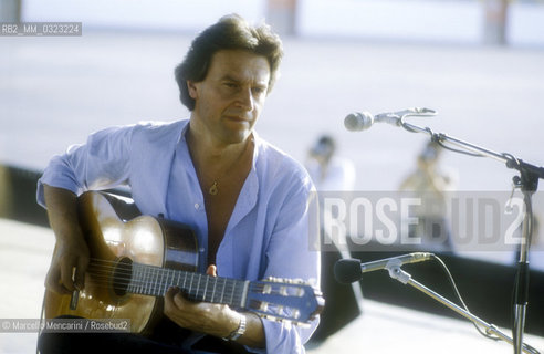 Rome, about 1985. British jazz-fusion guitarist John McLaughlin during a rehearsal / Roma, 1985 circa. Il chitarrista John McLaughlin durante una prova - ©Marcello Mencarini/Rosebud2