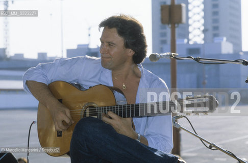 Rome, about 1985. British jazz-fusion guitarist John McLaughlin during a rehearsal / Roma, 1985 circa. Il chitarrista John McLaughlin durante una prova - ©Marcello Mencarini/Rosebud2