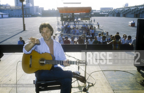 Rome, about 1985. British jazz-fusion guitarist John McLaughlin during a rehearsal / Roma, 1985 circa. Il chitarrista John McLaughlin durante una prova - ©Marcello Mencarini/Rosebud2