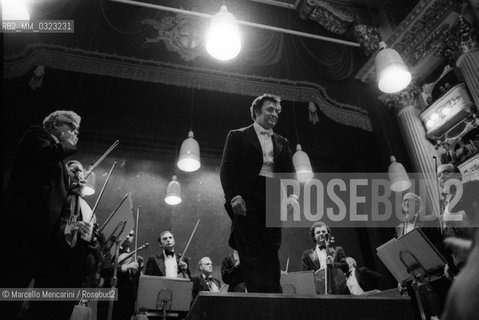 Milan, La Scala Theater, 1979. Music conductor Zubin Mehta on stage / Milano, Teatro alla Scala, 1979. Il direttore dorchestra Zubin Mehta sul palcoscenico - ©Marcello Mencarini/Rosebud2