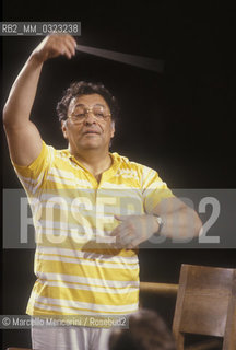 Music conductor Zubin Mehta during a rehearsal (1990) / Il direttore dorchestra Zubin Mehta durante una prova (1990) - ©Marcello Mencarini/Rosebud2