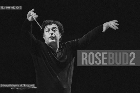 Florence, about 1980. Music conductor Zubin Mehta during a rehearsal / Firenze, 1980 circa. Il direttore dorchestra Zubin Mehta durante una prova - ©Marcello Mencarini/Rosebud2