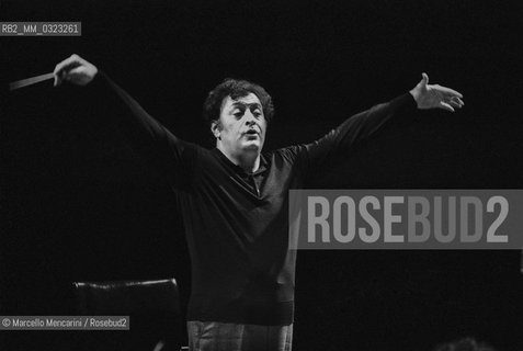 Florence, about 1980. Music conductor Zubin Mehta during a rehearsal / Firenze, 1980 circa. Il direttore dorchestra Zubin Mehta durante una prova - ©Marcello Mencarini/Rosebud2