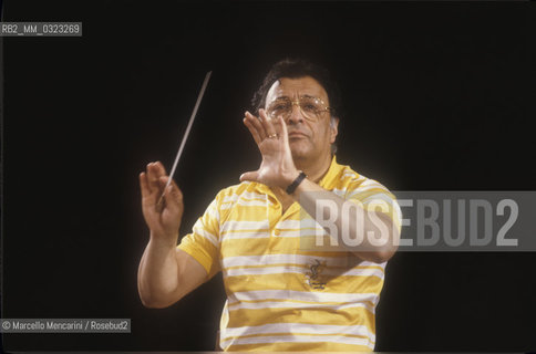 Music conductor Zubin Mehta during a rehearsal (1990) / Il direttore dorchestra Zubin Mehta durante una prova (1990) - ©Marcello Mencarini/Rosebud2