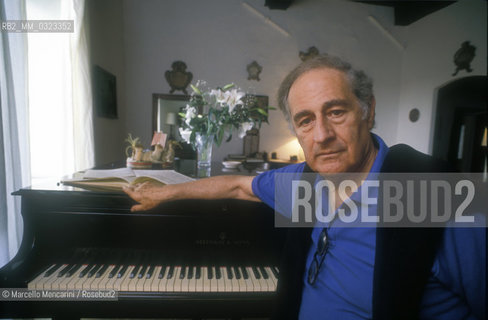 Spoleto (Perugia), 1990. Composer and founder of the Festival of Two Worlds Gian Carlo Menotti in his home / Spoleto (Perugia), 1990. Il compositore Gian Carlo Menotti, fondatore del Festival dei due mondi, nella sua casa - ©Marcello Mencarini/Rosebud2