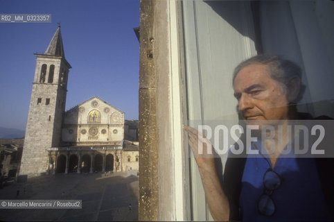 Spoleto (Perugia), 1990. Composer and founder of the Festival of Two Worlds Gian Carlo Menotti at a window of his home with a view on the Cathedral square / Spoleto (Perugia), 1990. Il compositore Gian Carlo Menotti, fondatore del Festival dei due mondi, affacciato a una finestra della sua casa con vista su piazza del Duomo - ©Marcello Mencarini/Rosebud2