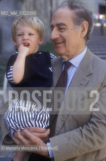 Spoleto (Perugia), 1993. Composer and founder of the Festival of Two Worlds Giancarlo Menotti with his grandson / Spoleto (Perugia), 1993. Il compositore e fondatore del Festival dei due mondi Giancarlo Menotti con suo nipote - ©Marcello Mencarini/Rosebud2