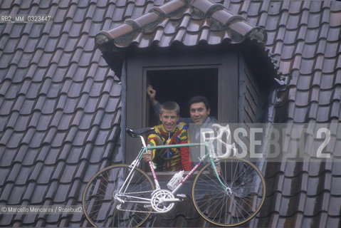 Brussels, 1990. Former cycling champion Eddy Merckx and the workers of his bicycle factory / Bruxelles, 1990. Lex campione di ciclismo Eddy Merckx e igli operai della sua fabbrica di biciclette - ©Marcello Mencarini/Rosebud2