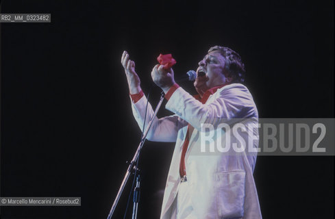 Neapolitan singer and actor Mario Merola performing at the festival Napoli prima e dopo (Naples before and after) in 1986 / Il cantante e attore napoletano Mari Merola al festival Napoli prima e dopo nel 1986 - ©Marcello Mencarini/Rosebud2