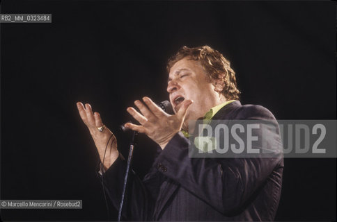 Neapolitan singer and actor Mario Merola performing at the festival Napoli prima e dopo (Naples before and after) in 1986 / Il cantante e attore napoletano Mari Merola al festival Napoli prima e dopo nel 1986 - ©Marcello Mencarini/Rosebud2