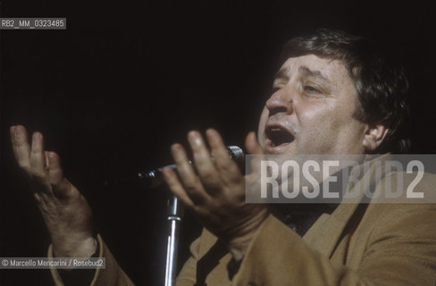 Neapolitan singer and actor Mario Merola performing at the festival Napoli prima e dopo (Naples before and after) in 1986 / Il cantante e attore napoletano Mari Merola al festival Napoli prima e dopo nel 1986 - ©Marcello Mencarini/Rosebud2