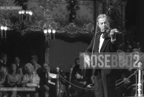 Venice 1986. Violinist Nathan Milstein performing at La Fenice Theater / Venezia, 1986. Il violinista Nathan Milstein in concerto al Teatro La Fenice - ©Marcello Mencarini/Rosebud2