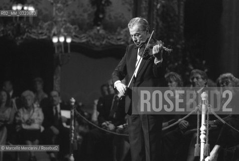 Venice 1986. Violinist Nathan Milstein performing at La Fenice Theater / Venezia, 1986. Il violinista Nathan Milstein in concerto al Teatro La Fenice - ©Marcello Mencarini/Rosebud2