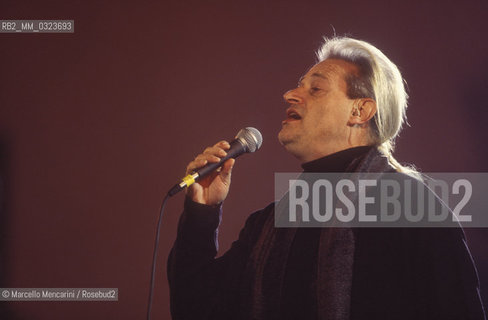 Vatican City, 1999. Italian pop singer Amedeo Minghi performing / Città del Vaticano, 1999. Il cantante Amedeo Minghi - ©Marcello Mencarini/Rosebud2