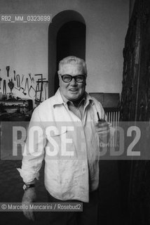 Milan, 1980. Italian sculptor Luciano Minguzzi in his Studio / Milano, 1981. Lo scultore Luciano Minguzzi nel suo studio - ©Marcello Mencarini/Rosebud2