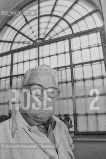 Milan, 1980. Italian sculptor Luciano Minguzzi in his Studio / Milano, 1981. Lo scultore Luciano Minguzzi nel suo studio - ©Marcello Mencarini/Rosebud2