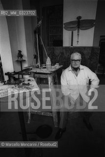 Milan, 1980. Italian sculptor Luciano Minguzzi in his Studio / Milano, 1981. Lo scultore Luciano Minguzzi nel suo studio - ©Marcello Mencarini/Rosebud2