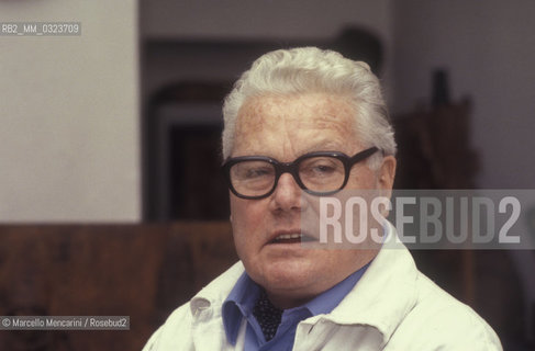 Milan, 1980. Italian sculptor Luciano Minguzzi in his Studio / Milano, 1981. Lo scultore Luciano Minguzzi nel suo studio - ©Marcello Mencarini/Rosebud2