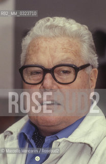 Milan, 1980. Italian sculptor Luciano Minguzzi in his Studio / Milano, 1981. Lo scultore Luciano Minguzzi nel suo studio - ©Marcello Mencarini/Rosebud2