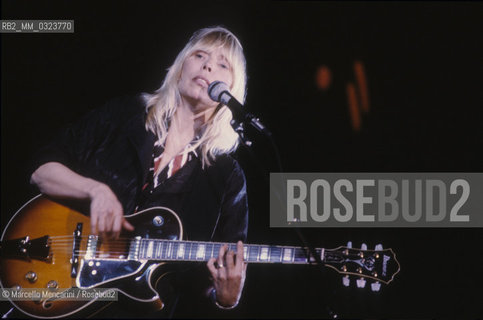 Canadian singer-songwriter Joni Mitchell performing (1983) / La cantautrice canadese  Joni Mitchell - ©Marcello Mencarini/Rosebud2