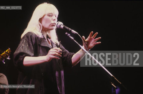 Canadian singer-songwriter Joni Mitchell performing (1983) / La cantautrice canadese  Joni Mitchell - ©Marcello Mencarini/Rosebud2