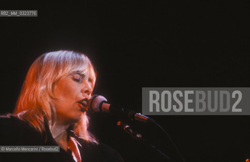 Canadian singer-songwriter Joni Mitchell performing (1983) / La cantautrice canadese  Joni Mitchell - ©Marcello Mencarini/Rosebud2