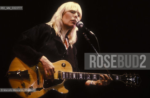 Canadian singer-songwriter Joni Mitchell performing (1983) / La cantautrice canadese  Joni Mitchell - ©Marcello Mencarini/Rosebud2