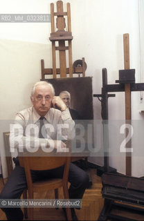 Milan, 1981. Italian painter and illustrator Walter Molino in his studio / Milano, 1981. Il pittore e illustratore Walter Molino nel suo studio - ©Marcello Mencarini/Rosebud2