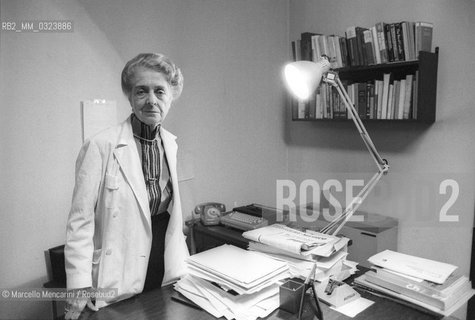 Rome, 1980. Neurologist Rita Levi Montalcini in his laboratory / Roma, 1980. La neurologa Rita Levi Montalcini nel suo laboratorio - ©Marcello Mencarini/Rosebud2