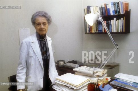 Rome, 1980. Neurologist Rita Levi Montalcini in his laboratory / Roma, 1980. La neurologa Rita Levi Montalcini nel suo laboratorio - ©Marcello Mencarini/Rosebud2