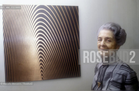 Rome, 1980. Neurologist Rita Levi Montalcini (in front of a painting by her sister Paola) / Roma, 1980. La neurologa Rita Levi Montalcini (davanti a un quadro della sorella Paola ) - ©Marcello Mencarini/Rosebud2