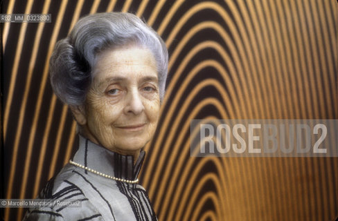 Rome, 1980. Neurologist Rita Levi Montalcini (a painting by her sister Paola in the backgroud) / Roma, 1980. La neurologa Rita Levi Montalcini (sullo sfondo, un quadro della sorella Paola ) - ©Marcello Mencarini/Rosebud2