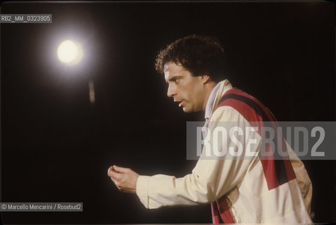 Rome, Teatro Sistina, 1981. Actor Enrico Montesano performing in Bravo! by Garinei & Giovannini / Roma, Teatro Sistina, 1981. Lattore Enrico Montesano in Bravo! di Garinei e Giovannini - ©Marcello Mencarini/Rosebud2