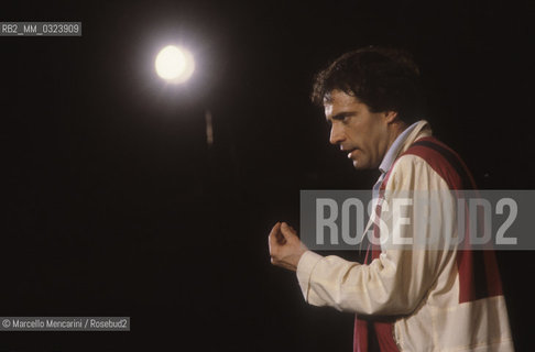 Rome, Teatro Sistina, 1981. Actor Enrico Montesano performing in Bravo! by Garinei & Giovannini / Roma, Teatro Sistina, 1981. Lattore Enrico Montesano in Bravo! di Garinei e Giovannini - ©Marcello Mencarini/Rosebud2