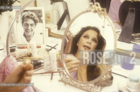 Italian actress Valeria Moriconi in her dressing room (1986) / Lattrice Valeria Moriconi nel suo camerino (1986) - ©Marcello Mencarini/Rosebud2