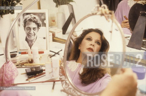 Italian actress Valeria Moriconi in her dressing room (1986) / Lattrice Valeria Moriconi nel suo camerino (1986) - ©Marcello Mencarini/Rosebud2