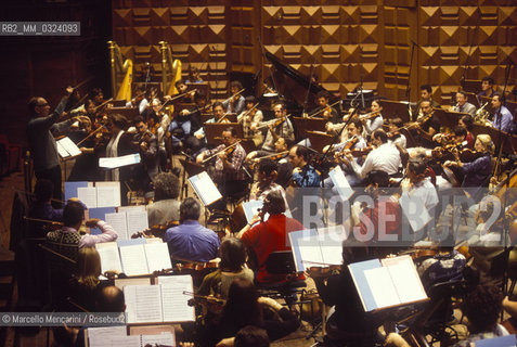 Rome, Pius XII Auditorium, 7-11-1998. Italian composer Ennio Morricone conducting the Santa Cecilia Academy Orchestra during a rehearsal / Roma, Auditorium Pio XII, 7-11-1998. Il compositore Ennio Morricone dirige lOrchestra dellAccademia di santa Cecilia durante una prova - ©Marcello Mencarini/Rosebud2