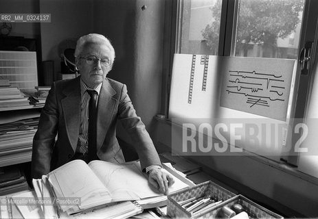 Milan, 1982. Italian designer Bruno Munari in his studio / Milano, 1982. Il designer Bruno Munari nel suo studio - ©Marcello Mencarini/Rosebud2