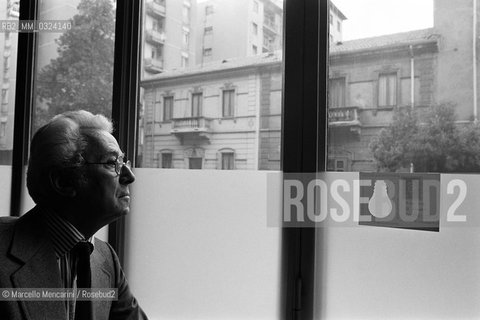 Milan, 1982. Italian designer Bruno Munari in his studio / Milano, 1982. Il designer Bruno Munari nel suo studio - ©Marcello Mencarini/Rosebud2