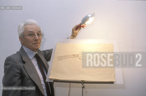 Milan, 1982. Italian designer Bruno Munari in his studio / Milano, 1982. Il designer Bruno Munari nel suo studio - ©Marcello Mencarini/Rosebud2