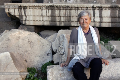 Festival of Literatures, Rome 2012. Italian philosopher Luisa Muraro sitting on the ruins of the Maxentius Basilica / Festival Letterature, Roma 2012. La filosofa Luisa Muraro seduta su dei resti archeologici della Basilica di Massenzio - ©Marcello Mencarini/Rosebud2