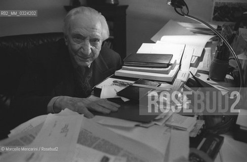 Milan, 1980. Italian psychologist Cesare Musatti in his studio / Milano, 1980. Lo psicologo Cesare Musatti nel suo studio - ©Marcello Mencarini/Rosebud2